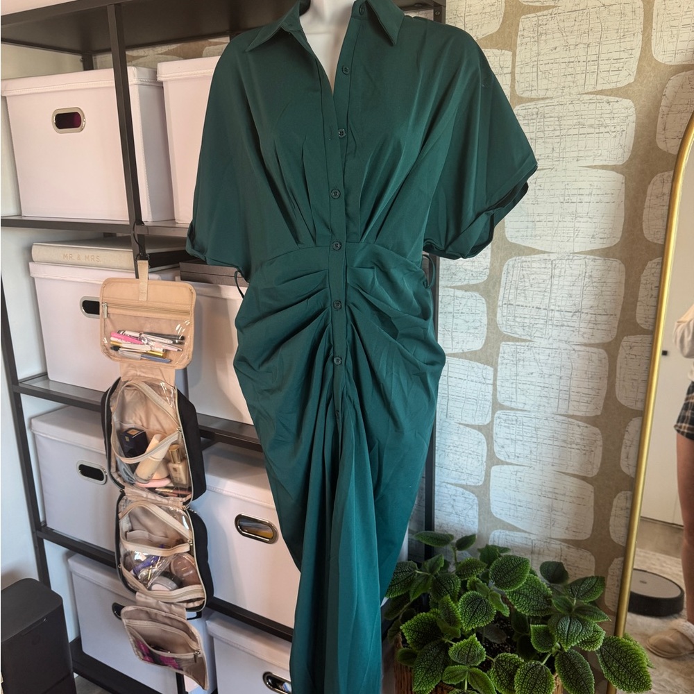 Elegant Green Button-Up Dress